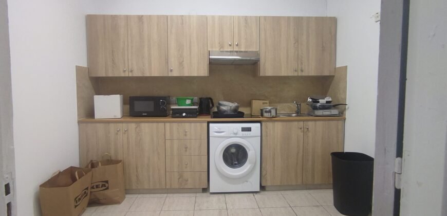 Oikoia me Saloni, Kouzina, Trapezaria – Fully Renovated House -walking distance to UNIC