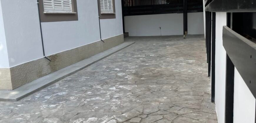 3 bedrooms Ground floor apartment next to Medical School of UNIC
