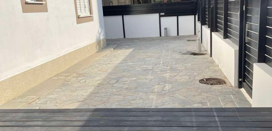 3 bedrooms Ground floor apartment next to Medical School of UNIC