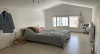 Room in a fun, modern shared house in Old Strovolos