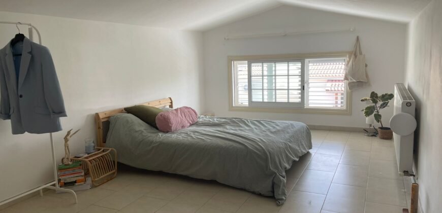 Room in a fun, modern shared house in Old Strovolos
