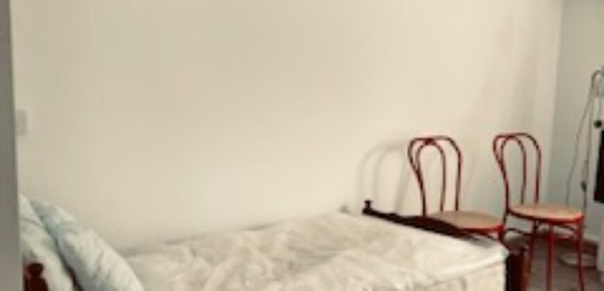 One-bedroom studio in a house