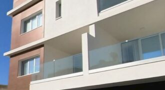 5′ walking distance from Unic. Roommate in 2 bed flat