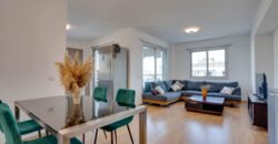 Stylish and spacious 3-bedroom apartment less than 1 km from Unic Med School