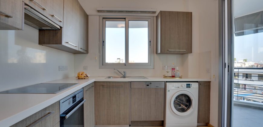 Stylish and spacious 3-bedroom apartment less than 1 km from Unic Med School