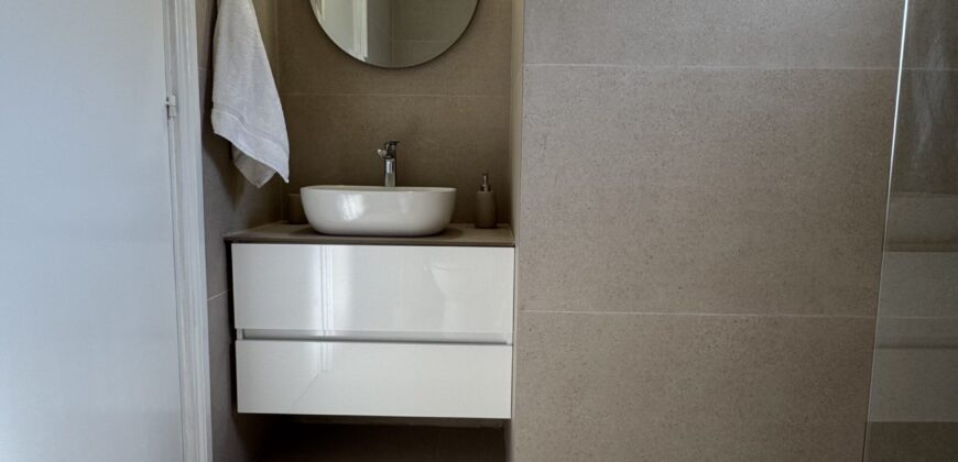 A beautiful and renovated, top floor, two-bedroom apartment