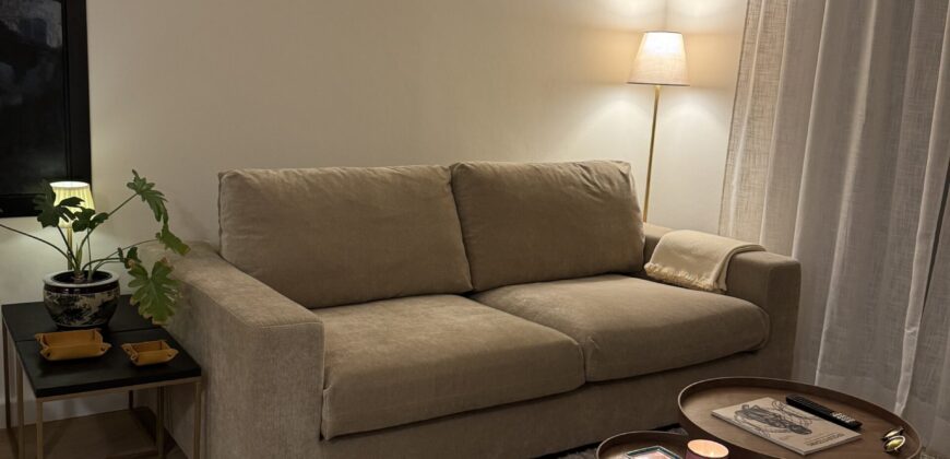 A beautiful and renovated, top floor, two-bedroom apartment