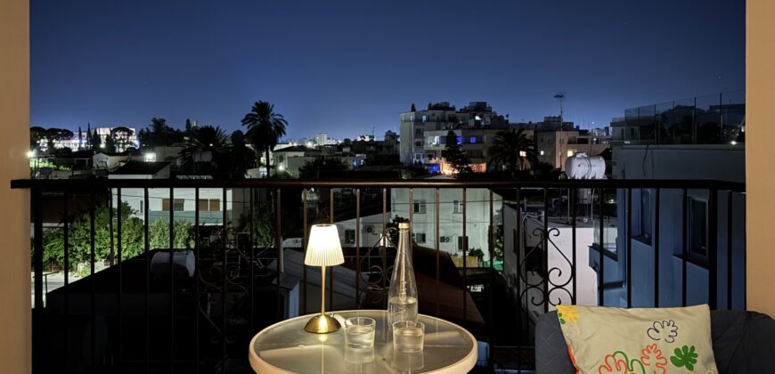 A beautiful and renovated, top floor, two-bedroom apartment