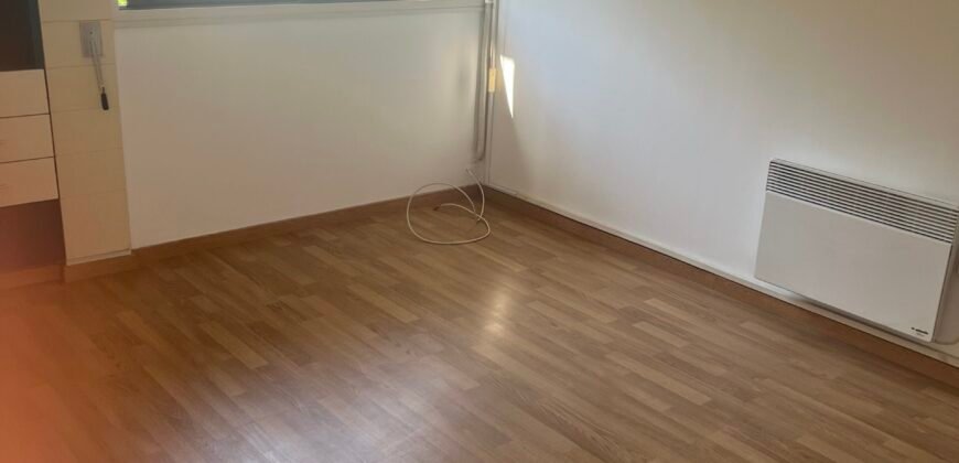EXCELLENT LOCATION- 3 BEDROOM FLAT 5′ WALKING FROM UNI
